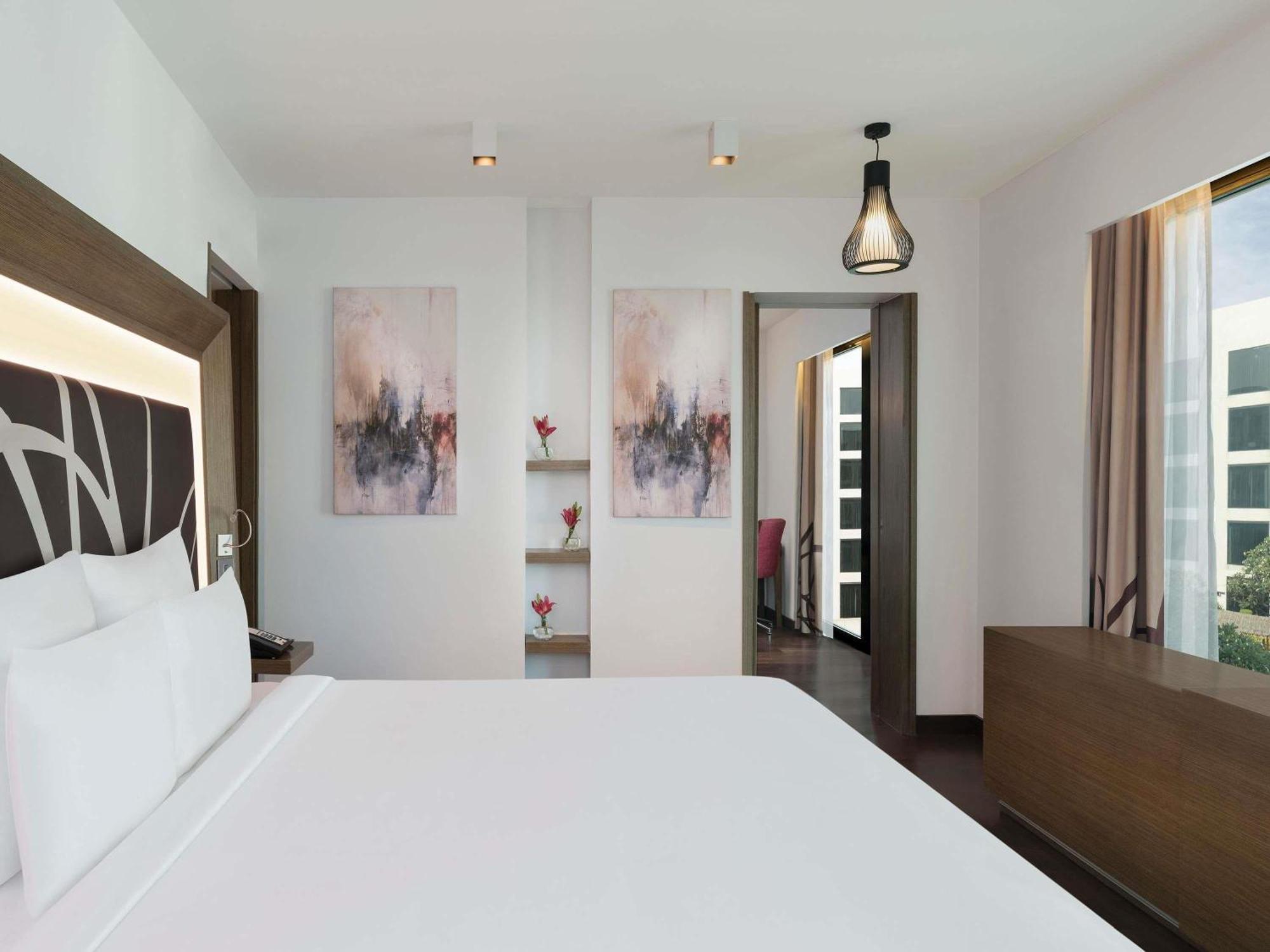 Superior Suite 2 Way Airport Transfers Lounge Access on F&B Laundry,1717107791:JPEG